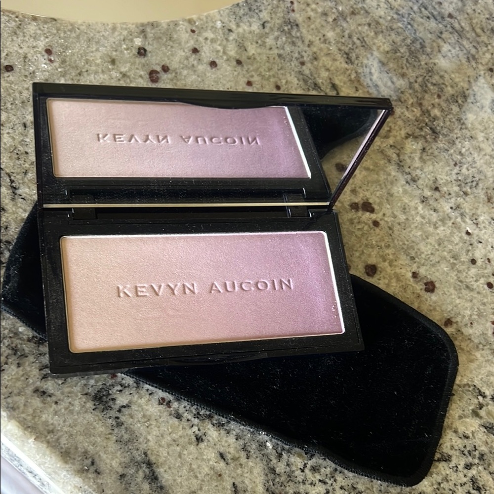 KEVIN AUCOIN never used! THE NEO LIMELIGHT IBIZA iridescent glow pallete.